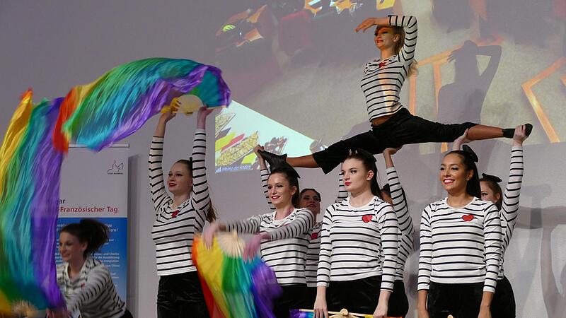 Die Tanzeinlage der Schammelsdorfer Garde begeisterte die Besucher des Abends hier wie dort.