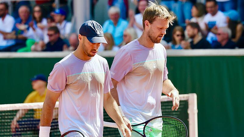 Kevin Krawietz (links) und Tim P&uuml;tz stehen bei den Stuttgarter Boss Open im Viertelfinale.