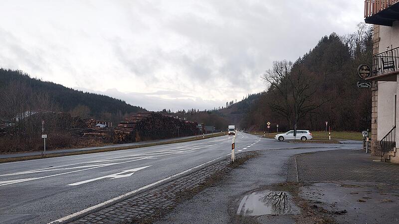 Die B 173 wird in diesen Tagen zwischen Zeyern und Erlabrück auf 1,4 Kilometer erneuert