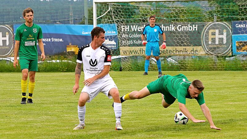 W&auml;hrend der SV Motschenbach um Maximilian Rabe (l.) am Donnerstag um 18.30 Uhr den SV Kirchahorn in der Kreisliga Bayreuth-Kulmbach empf&auml;ngt, ist der VfR Katschenreuth II um Max Schubert (r.) gegen den TSV 08 Kulmbach gefordert.