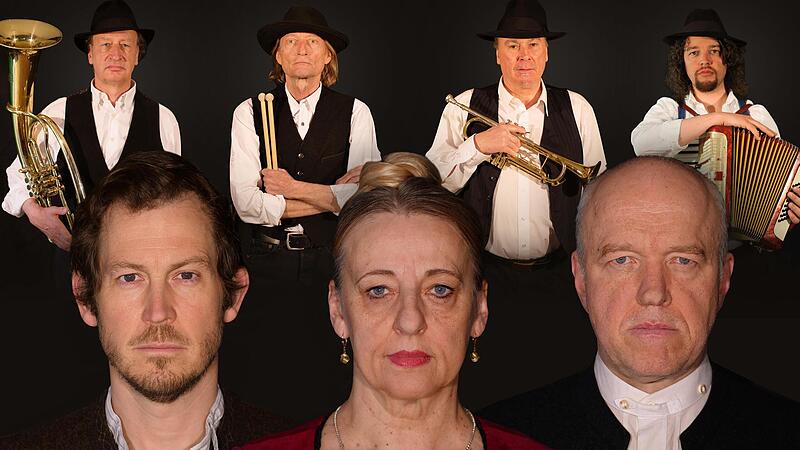 Stefan Murr, Johanna Bittenbinder und Heinz-Josef Braun (vorne, von links) spielen am Samstag das Live-Hörspiel „Jennerwein“ im Kreiskulturraum. Stefan Murr, Johanna Bittenbinder und Heinz-Josef Braun (vorne, von links) spielen am Samstag das Live-Hörspiel „Jennerwein“ im Kreiskulturraum.
