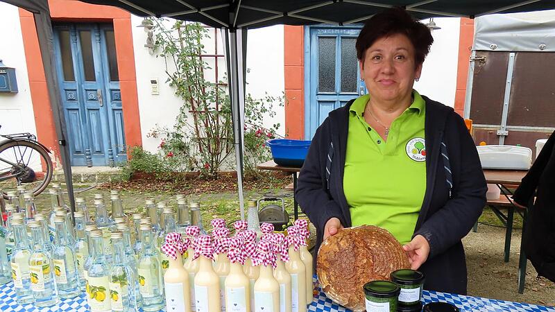 Noch nicht 15 Uhr und schon ging das letzte von Dutzenden von Holzofenbroten bei Karin Schorn über den Ladentisch.