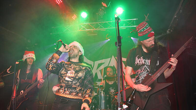 Bei der Gruppe &bdquo;Grave Dogger&ldquo; mit (von links) Ren&eacute; Michael, Kai Fischer, Patrick Rocker und Robert Steiniger weihnachtete es sehr.