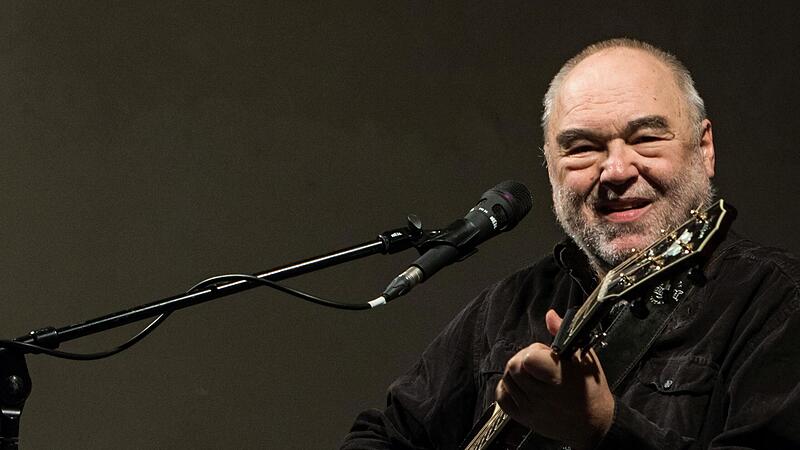 &bdquo;Vis&auml;wie&ldquo;: Wolfgang Buck stellte seine in Corona-Zeiten entstandene neue CD bei einem Gastspiel in St. Georg in Neustadt vor.