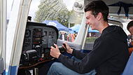 Sich einmal als Pilot fühlen - das konnten die Besucherinnen und Besucher beim Fest des Aero Club Coburg am Samstag auf der Brandsteinsebene.