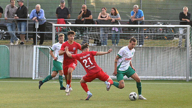 Sport Fußball Saison 2025 / 2026 Toto-Pokal / Verbandspokal Achtelfinale am Dienstag 26.08.2025 Spielort Neudrossenfeld Am Weinberg Kunstrasenplatz Spielbeginn 19.00 h TSV Neudrossenfeld gegen TSV Aubstadt Halbzeitergebnis Bas Peeters Igor Zelensk Sport Fußball Saison 2025 / 2026 Toto-Pokal / Verbandspokal Achtelfinale am Dienstag 26.08.2025 Spielort Neudrossenfeld Am Weinberg Kunstrasenplatz Spielbeginn 19.00 h TSV Neudrossenfeld gegen TSV Aubstadt Halbzeitergebnis Bas Peeters Igor Zelensk