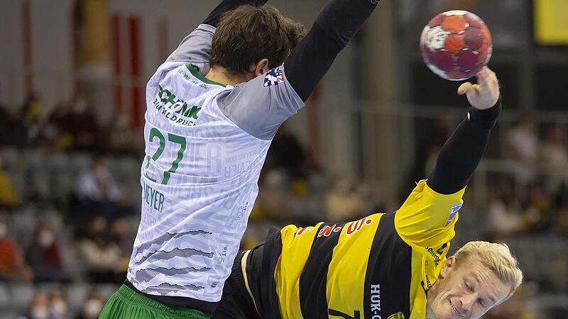 Kapit&auml;n Andreas Schr&ouml;der (re., hier gegen den heutigen Eisenacher Philipp Meyer) und der HSC haben gegen die W&ouml;lfe eine Rechnung offen. In der vergangenen Saison gingen beide Derbys an die Unterfranken.