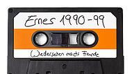 In den 90ern gab es weder Streamingdienste noch Youtube – man teilte seine Musik auf Cassetten: Symbol des Jahrzehnt-Treffens.