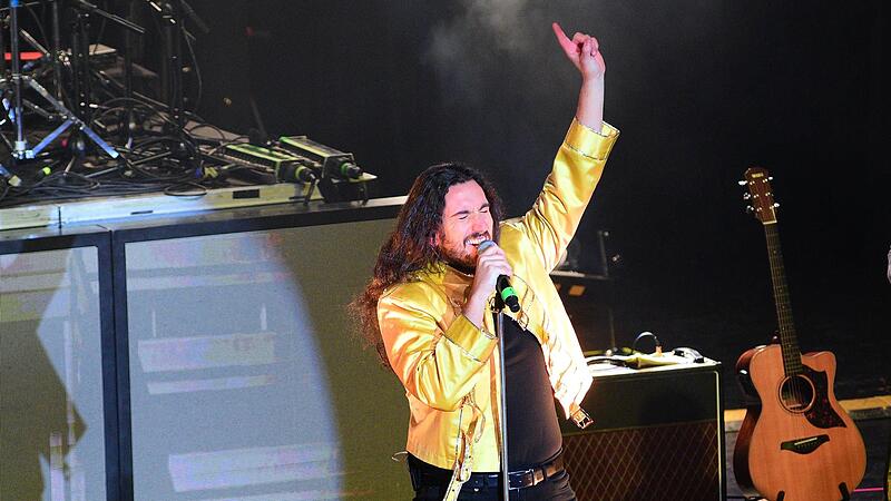 Francesco Corigliano gab den charismatischen Freddie Mercury.