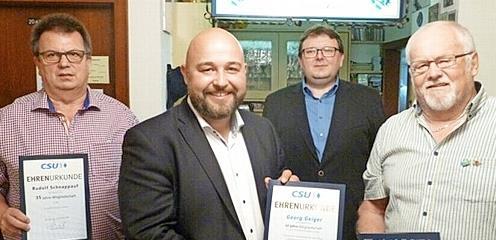 Ehrungen bei der CSU Friesen (von links): Rudolf Schnappauf (35 Jahre Mitglied), Jonas Geissler (Kandidat f&uuml;r den Bundestag), Bernd Liebhardt (Dritter B&uuml;rgermeister) und Georg Geiger (50 Jahre dabei und bronzene Ehrenraute mit Urkunde)