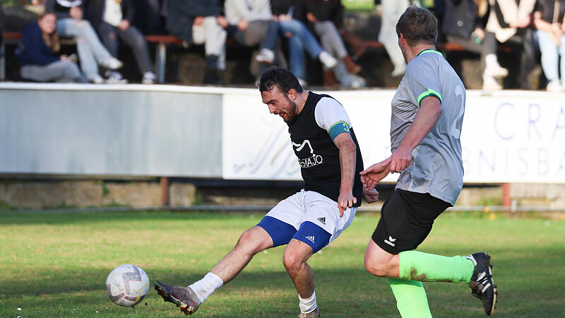 Wenn er am Ball ist, wird es für die Gegner gefährlich: Julian Brendel ist nicht nur der Top-Torschütze der SG Gehülz, sondern auch der gesamten A-Klasse 4 Coburg-Kronach-Lichtenfels. Wenn er am Ball ist, wird es für die Gegner gefährlich: Julian Brendel ist nicht nur der Top-Torschütze der SG Gehülz, sondern auch der gesamten A-Klasse 4 Coburg-Kronach-Lichtenfels.