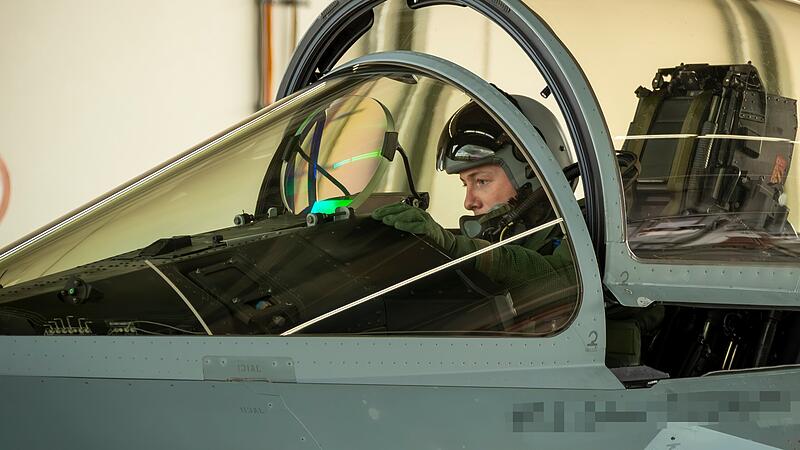 Chris M. aus dem Landkreis Bamberg bei der Ausbildung zum Kampfpiloten der Luftwaffe im Eurofighter Chris M. aus dem Landkreis Bamberg bei der Ausbildung zum Kampfpiloten der Luftwaffe im Eurofighter