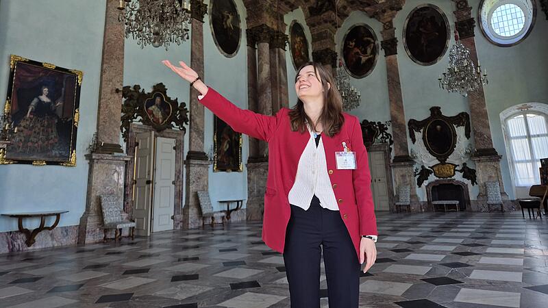 Hat ebenso Ähnlichkeit mit Kaiserin Sisi wie Hauptdarstellerin Devrim Lingnau: Nina Ebenhöch führt durch Schloss Weissenstein Hat ebenso Ähnlichkeit mit Kaiserin Sisi wie Hauptdarstellerin Devrim Lingnau: Nina Ebenhöch führt durch Schloss Weissenstein