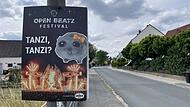 Open Beatz Herzogenaurach Ein Open-Beatz-Plakat in Puschendorf. Unweit findet am Wochenende, 24. bis 26, Juli, die Großveranstaltung mit 90.000 Besuchern statt.