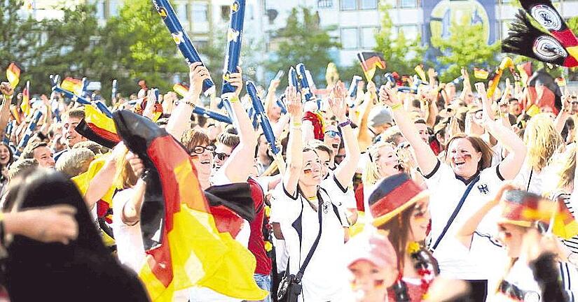 Ab Sonntag gibt es vielerorts Public Viewing.