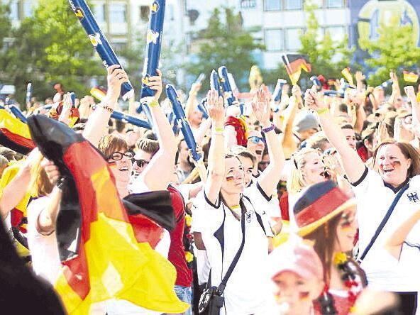Ab Sonntag gibt es vielerorts Public Viewing.