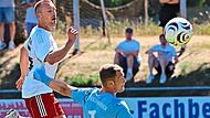 Bestens aufgelegt: Jens Wartenfelser (links) erzielte drei Tore gegen den FC Herzogenaurach. Sportfoto Zink