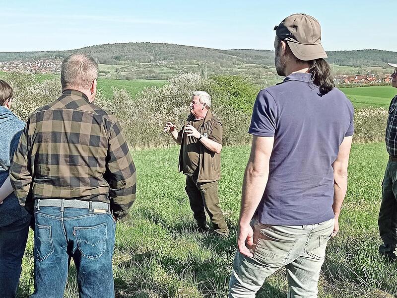 Ganz praktische Lehrstunde in der Natur.