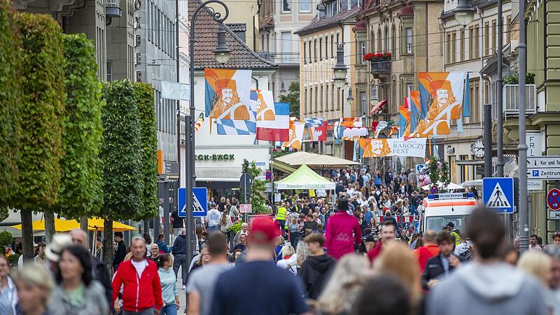 Volle Stra&szlig;en in Bad Kissingen beim Rakoczy-Fest 2023.