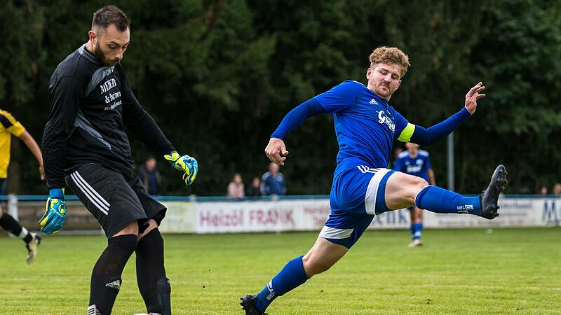 Phillip G&ouml;tz f&uuml;hrt die Torsch&uuml;tzenliste der Kreisklasse ER/PEG an, ist sich aber auch f&uuml;r Defensivarbeit f&uuml;r seine SpVgg Heroldsbach nicht zu schade.Forchheim & Fr&auml;nkische Schweiz
