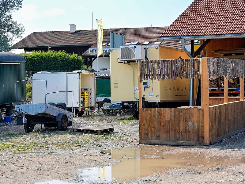 Unbekannter attackiert Festbesucher in Egling