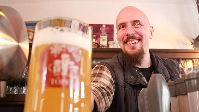 Christoph Hoyer ist der neue P&auml;chter des T&ouml;pfla in H&ouml;chstadt. Und auch in einer zweitem H&ouml;chstadter Lokal ist wieder Leben eingekehrt.