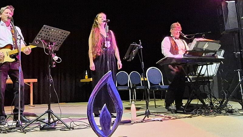 Die Tanz- und Partyband Andorras spielte in Kronach zum Dreik&ouml;nigsball