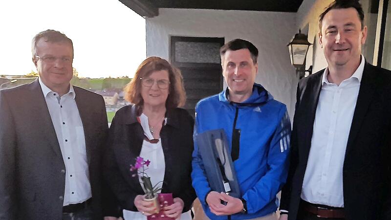 Das Bild zeigt Vorsitzenden Daniel Schramm mit den ausscheidenden Gemeinderäten Margret Schoberth und Marc Hartenberger sowie Bürgermeister Martin Döring Das Bild zeigt Vorsitzenden Daniel Schramm mit den ausscheidenden Gemeinderäten Margret Schoberth und Marc Hartenberger sowie Bürgermeister Martin Döring