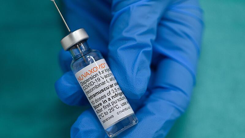 Insgesamt 2000 Dosen des Proteinimpfstoffes Nuvaxovid des Herstellers Novavax sollen im Forchheimer Impfzentrum am Mittwoch geliefert werden.Forchheim & Fränkische Schweiz