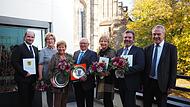 Dominik W. Heike (von links),  Gerlinde Deutsch, Gisela Heike, Walter Thamm, Ingeborg Petrauzki, Matthias Knauer und Oberbürgermeister  Frank Rebhan nach der Ehrung.