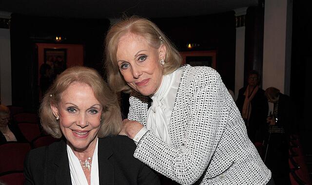 Ellen und Alice Kessler (r.) 2015 bei einer Premiere im Bayerischen Hof in München. Jetzt löst ihr  gemeinsamer assistierter Suizid Diskussionen aus.