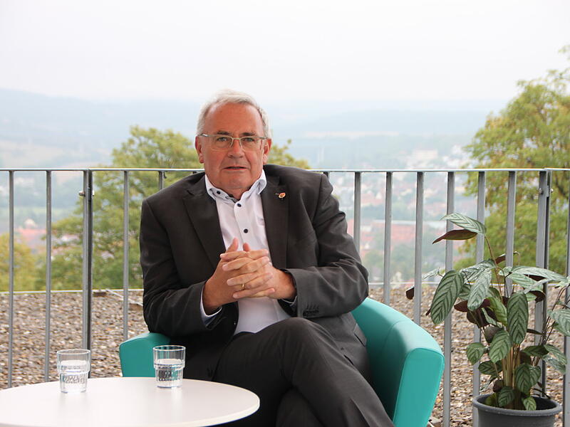 Bezirkstagspr&auml;sident von Unterfranken, Stefan Funk, spricht &uuml;ber die Lage des Bezirks.