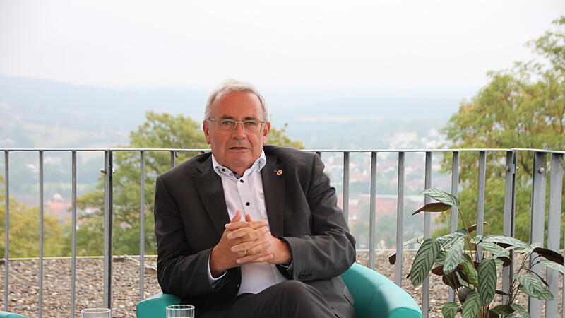 Bezirkstagspr&auml;sident von Unterfranken, Stefan Funk, spricht &uuml;ber die Lage des Bezirks.