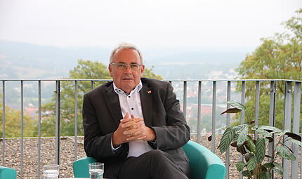 Bezirkstagspr&auml;sident von Unterfranken, Stefan Funk, spricht &uuml;ber die Lage des Bezirks.