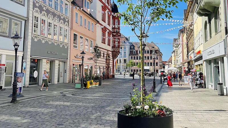 Ab sofort und noch bis Mitte Januar 2024 läuft unter dem Titel „Ladenstarter“ ein Gründerwettbewerb gezielt für die Coburger Innenstadt, wie hier die Spitalgasse. Ab sofort und noch bis Mitte Januar 2024 läuft unter dem Titel „Ladenstarter“ ein Gründerwettbewerb gezielt für die Coburger Innenstadt, wie hier die Spitalgasse.