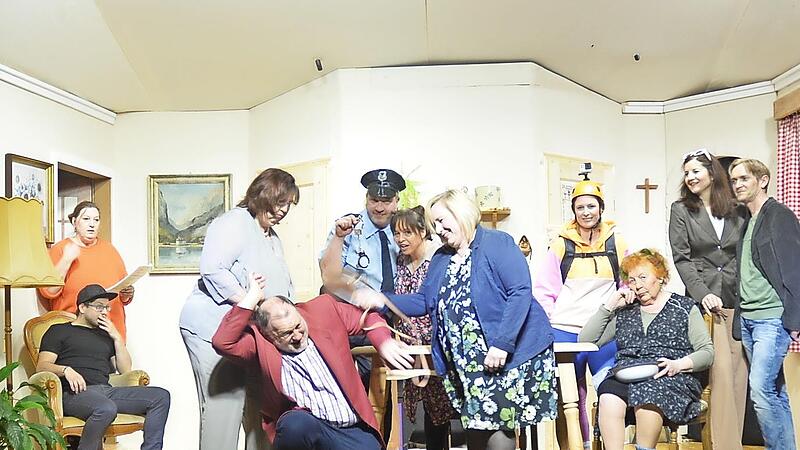 Turbulent, chaotisch und temperamentvoll geht es auf dem Bauernhof von Heidrun zu. Die Meinungsverschiedenheiten werden nicht nur verbal ausgetragen.