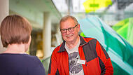 Georg Schmitt besucht ehrenamtlich Patientinnen und Patienten im Klinikum Forchheim. Zwar ist der 69-Jährige nicht allein, doch der Bedarf steigt. Daher wird Zuwachs gesucht.
