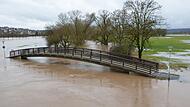 Die Saalewiesen zwischen Bad Neustadt und Salz im Landkreis Rhön-Grabfeld hatten sich vor dem Faschingswochenende in einen See verwandelt. Die Brücke ragt wie eine Insel aus dem Wasser.