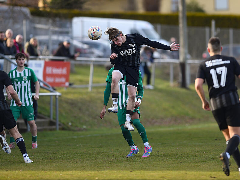 Bitterer Jahresstart f&uuml;r Bennett Blumenr&ouml;der und den TSV Knetgau. Gegen Gro&szlig;bardorf II setzte es eine 2:3-Niederlage.