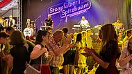 Für Stimmung im Festzelt sorgten die „Stoapfälzer Spitzbuam“.