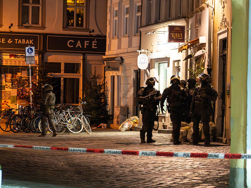 Zu einer Bedrohungslage kam es in der Nacht zum Dienstag (23. Dezember 2025) am Gr&uuml;nen Markt in Bamberg.