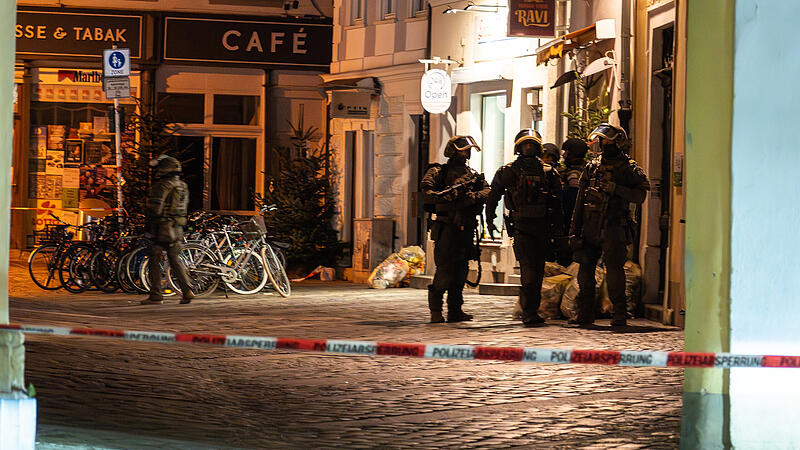 Zu einer Bedrohungslage kam es in der Nacht zum Dienstag (23. Dezember 2025) am Gr&uuml;nen Markt in Bamberg.