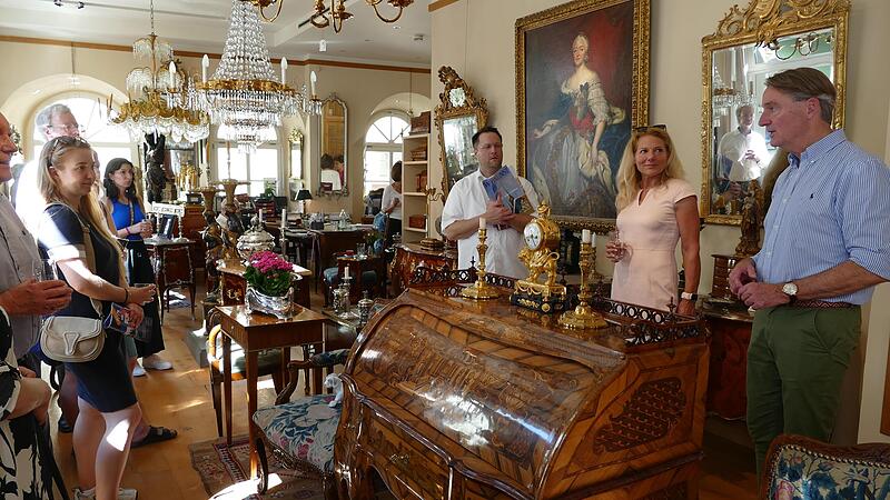 Der Antiquitätenmix in den Galerien fasziniert die Besucher, die anlässlich der Wochen an Führungen teilnehmen.