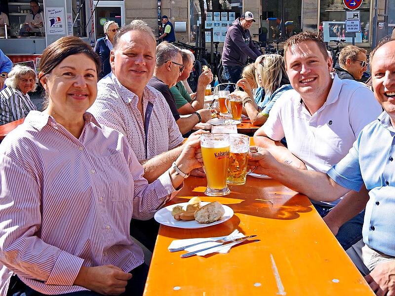 Kronachs B&uuml;rgermeisterin Angela Hofmann zusammen mit Stadtr&auml;ten.
