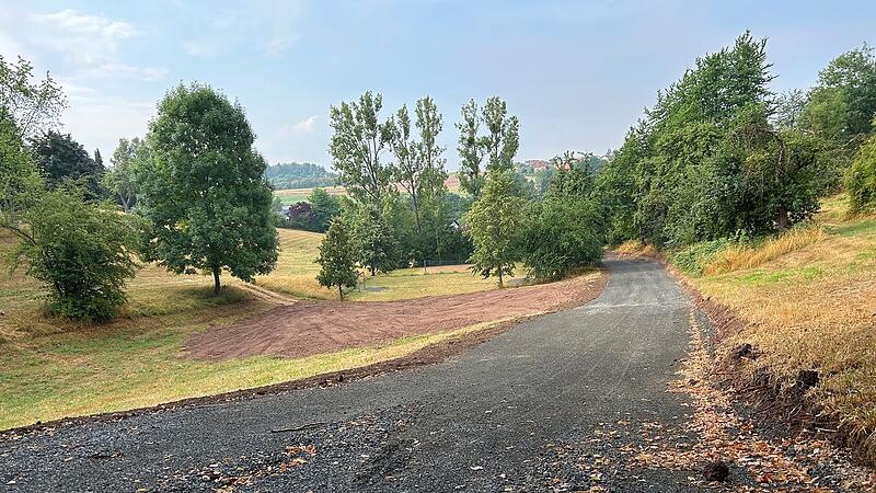 Ein Schotterweg wurde quer durchs sogenannte Gr&uuml;ndle zwischen Hans-Berger-Stra&szlig;e und Seidmannsdorfer Stra&szlig;e angelegt.