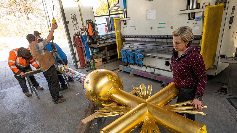 Zugspitz-Gipfelkreuz wird ins Tal geflogen und restauriert