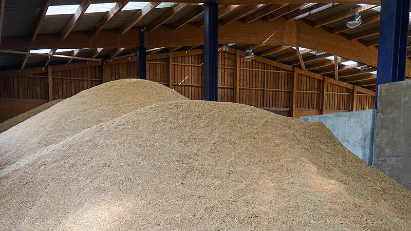 Um Lebensmittelknappheiten entgegenzuwirken, l&auml;sst der Bund Grundnahrungsmittel dezentral lagern.