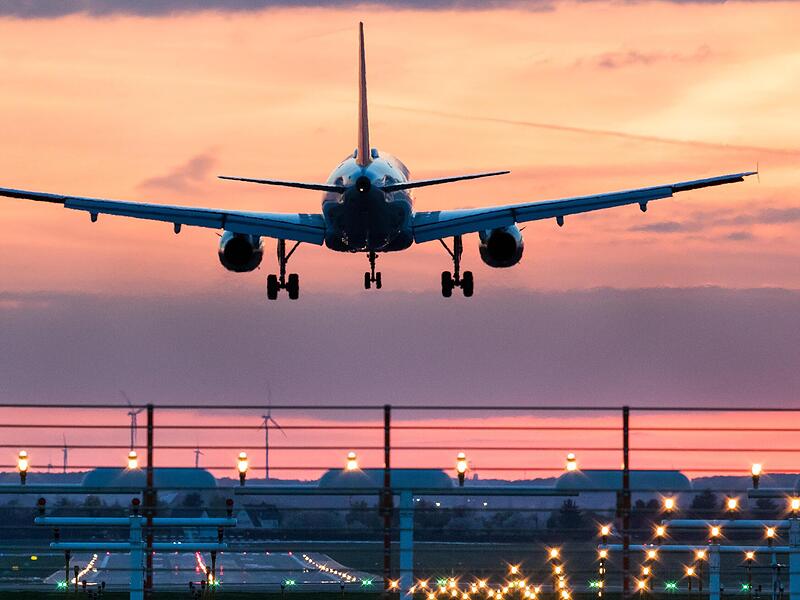 Nach dem Aus von Air Berlin fehlen im Luftverkehr Kapazit&auml;ten. Die Folge: Fliegen wird teurer.