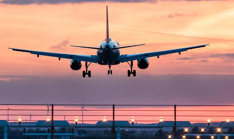 Nach dem Aus von Air Berlin fehlen im Luftverkehr Kapazit&auml;ten. Die Folge: Fliegen wird teurer.