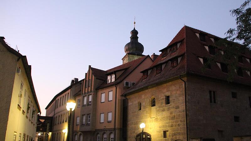 Nur die Laternen leuchten: Typische Wahrzeichen gebe es im Landkreis nicht, die beleuchtet werden.Forchheim & Fränkische Schweiz Nur die Laternen leuchten: Typische Wahrzeichen gebe es im Landkreis nicht, die beleuchtet werden.Forchheim & Fränkische Schweiz